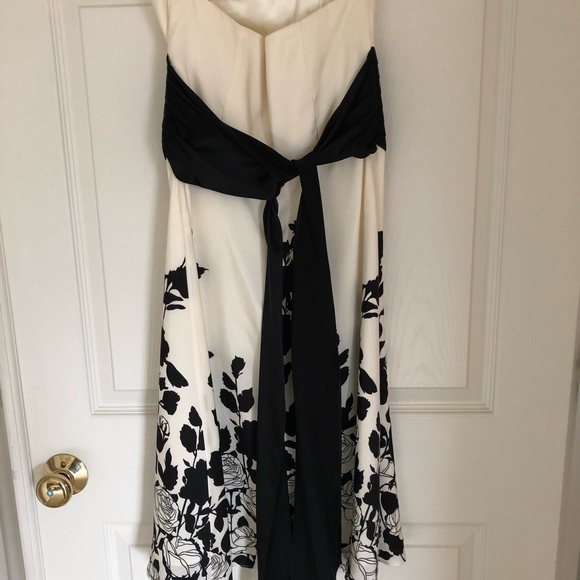 White House Black Market Strapless Dress - Picture 2 of 2